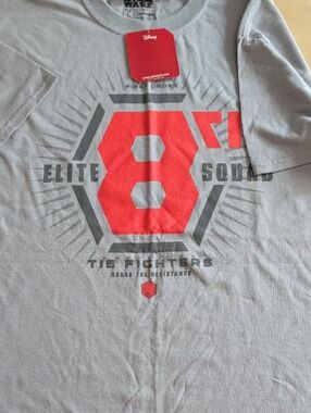 Star Wars  Gray Tee with Bold Red '8' Elite Squad Graphic LRG men's NEW